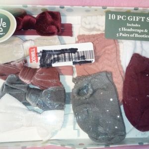 Brand New Newborn's Clothes & Accessories